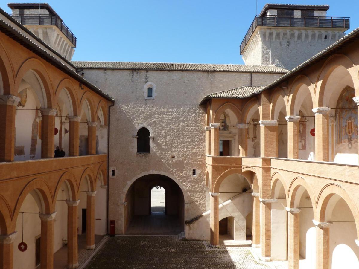 דירות Palazzo Lauri ספולטו מראה חיצוני תמונה